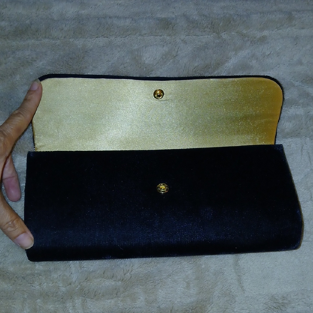 Elegant Black Clutch with Gold Heart Accent - Picture 2 of 6